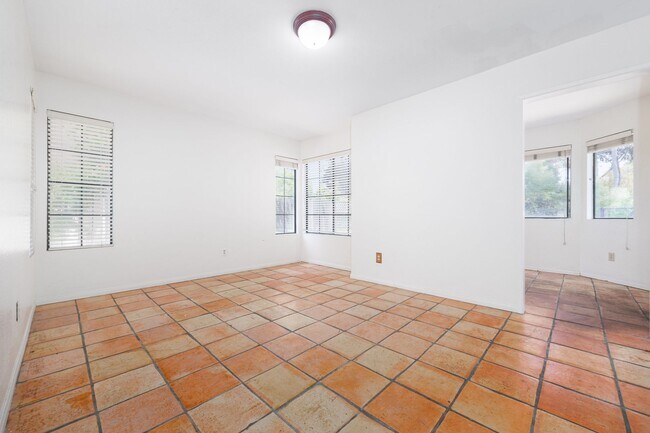 Foto del edificio - Beautiful 4 Bedroom home in the Heart of C...