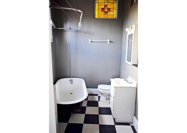 Building Photo - 2215 Ohio Ave