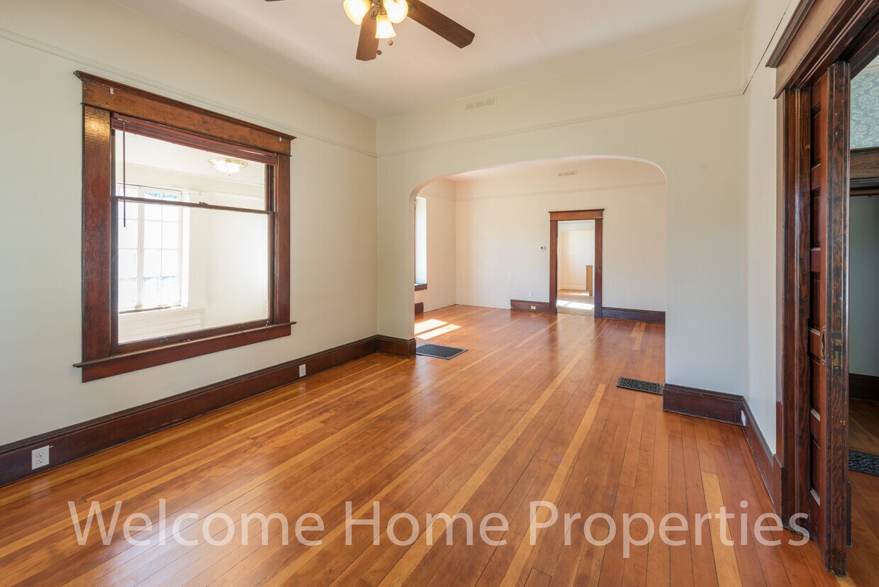 Primary Photo - Classic 2 Bedroom Home with Tall Ceilings