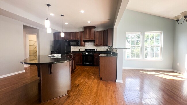 Building Photo - 7100 Sheffield Ct