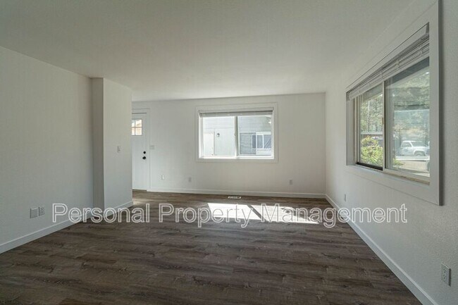 Foto del edificio - 4325 E 17th St