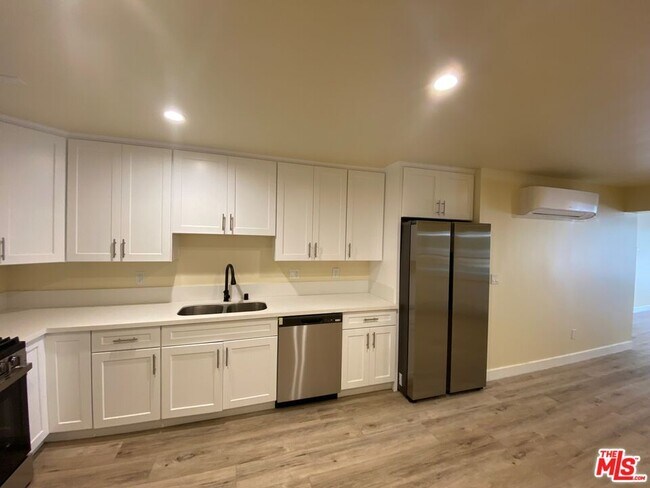 Foto del edificio - 13400 Cordary Ave