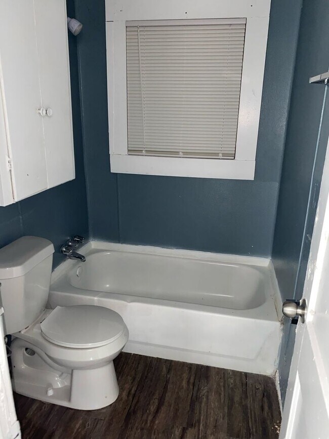 Foto del edificio - Newly Reduced Price! 2 Bedroom 1 Bath; Se Habla Espanol