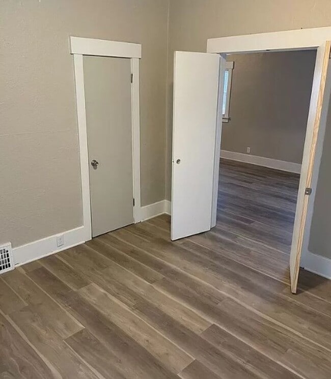 Building Photo - Two bedroom home near Fairgrounds!