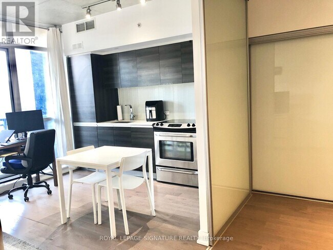 Photo du bâtiment - 1190 Dundas St E