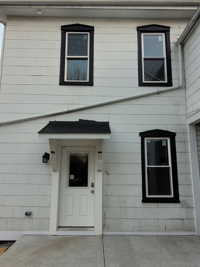 Building Photo - 34 E Main St