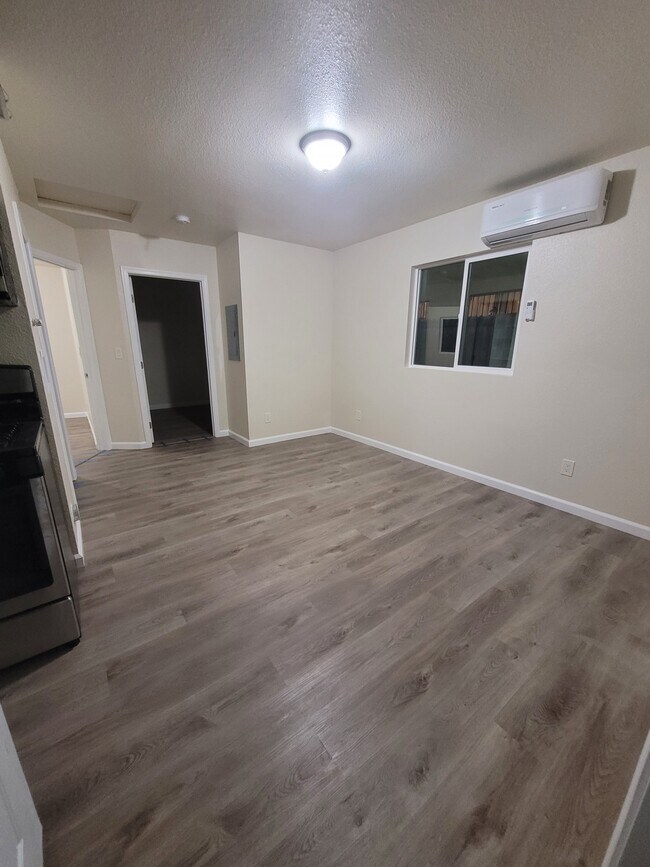 10702 S Grevillea Ave, Inglewood, CA 90304 House for Rent in