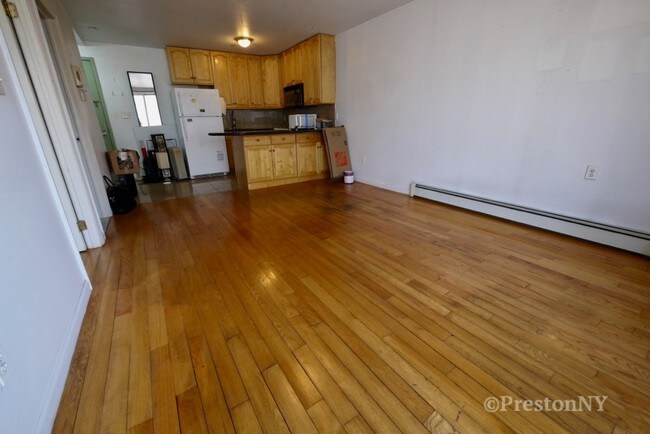 Building Photo - 667 Grand St