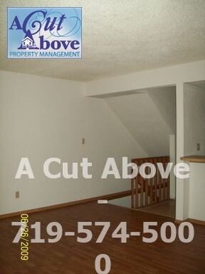 Building Photo - 3 Bedroom Townhouse with Garage