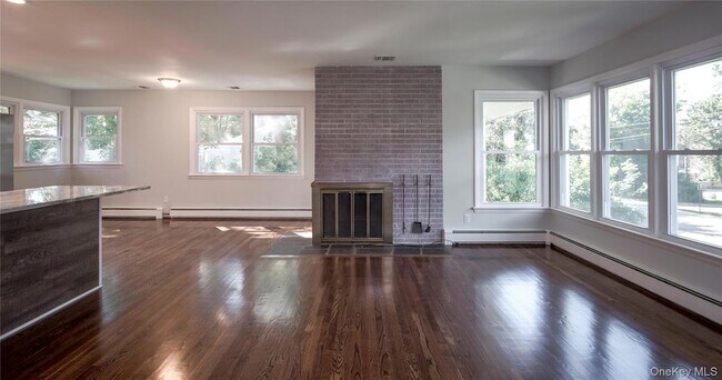 Foto del edificio - 16 Elmwood Dr