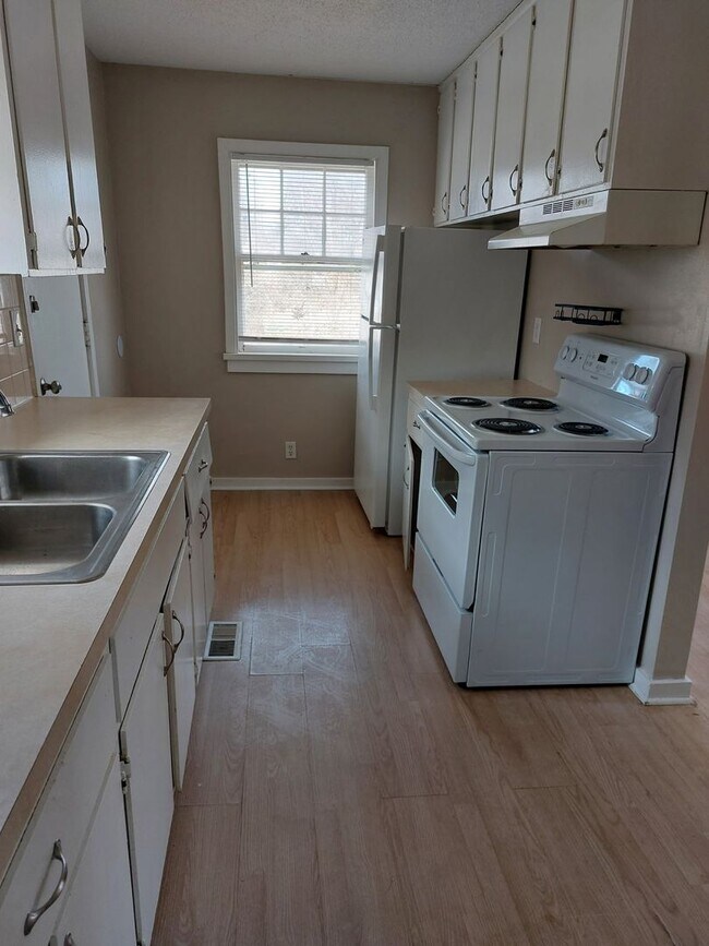 Foto del edificio - 4416-4418 E. Central