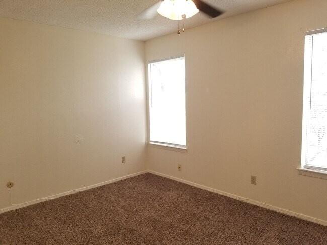 Foto del edificio - 2215 Westyork Dr