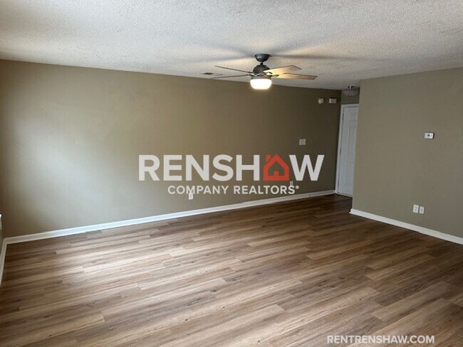Foto del edificio - Charming 4 bedroom 2 1/2 Bath In Raleigh!