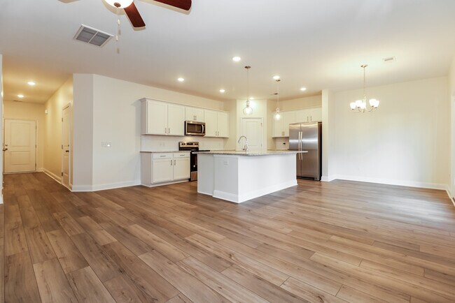 Building Photo - 1124 River Rd