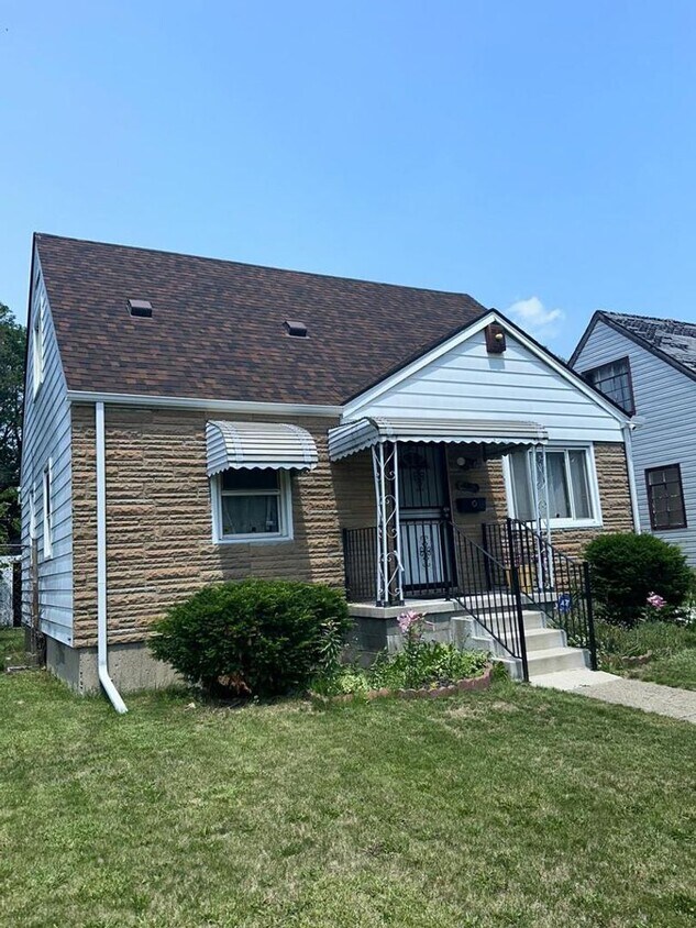 Building Photo - Now available: 3 bedroom accepts section 8