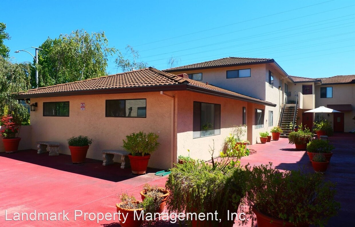 Primary Photo - 695 S Knickerbocker Dr