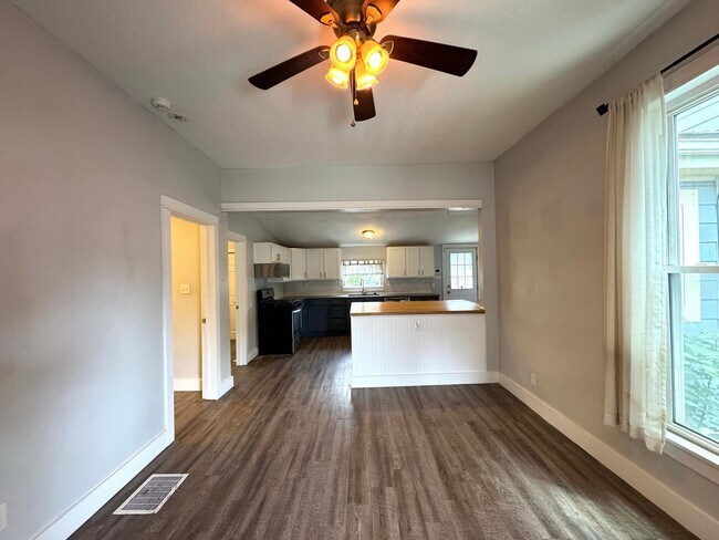Foto del edificio - 1242 Cottage Ave