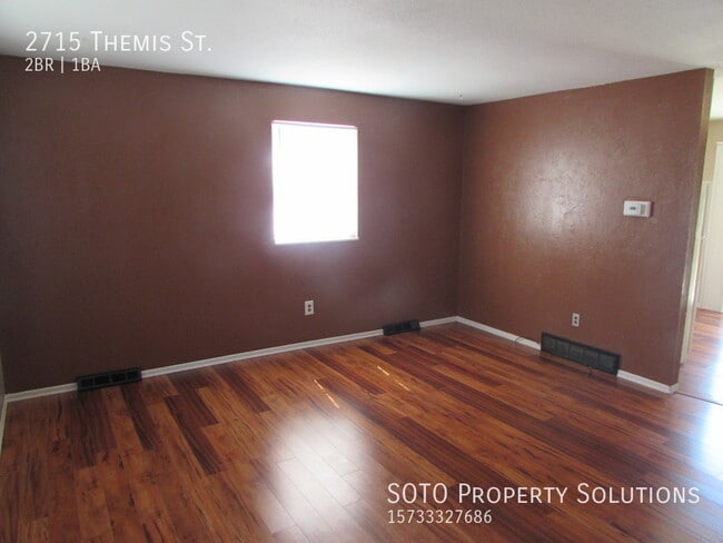 Building Photo - 2BD/1BA Duplex w/ w/d & basement