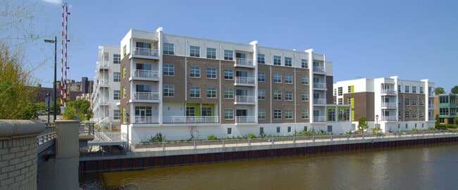 Building Photo - Beerline B Apartments