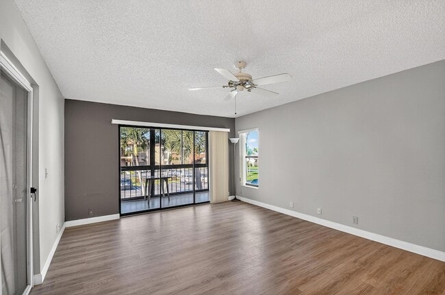 Building Photo - 805 Sky Pine Way
