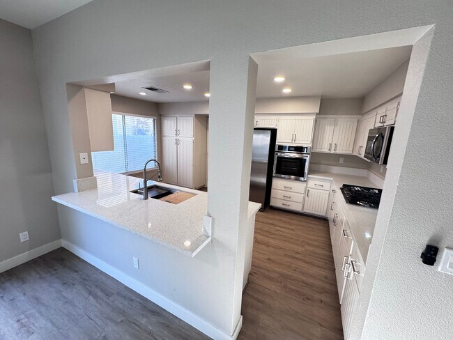 Foto del edificio - Quaint Home in the Beautiful Desert Shores Community!