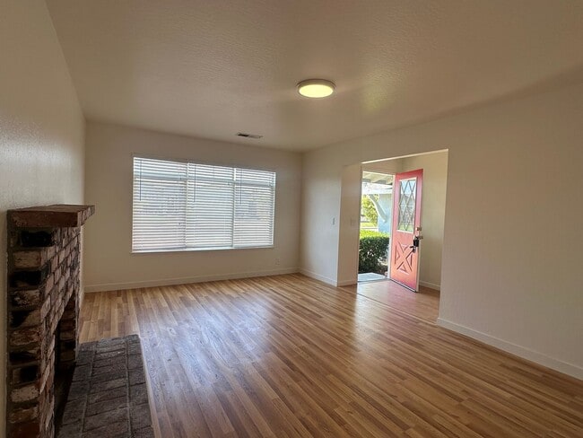 Foto del edificio - Fremont Home with Central A/C, Vinyl Plank...