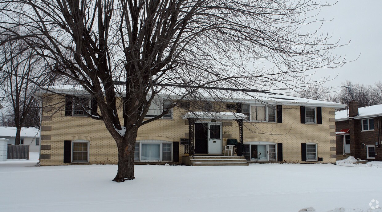 Building Photo - 626 E 3rd St