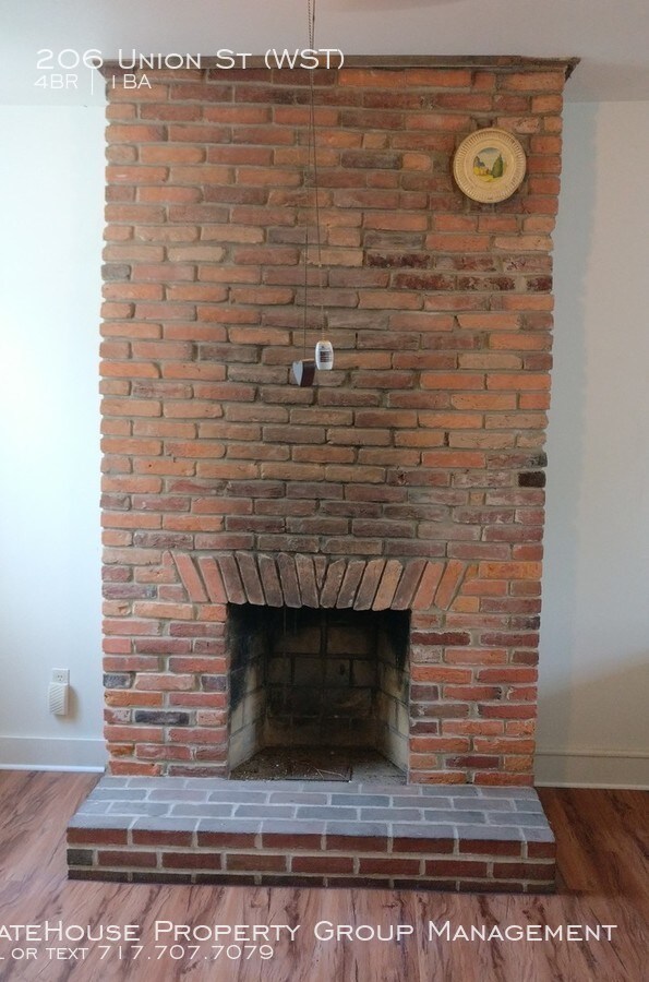 Foto del edificio - Spacious 4 Bedroom House