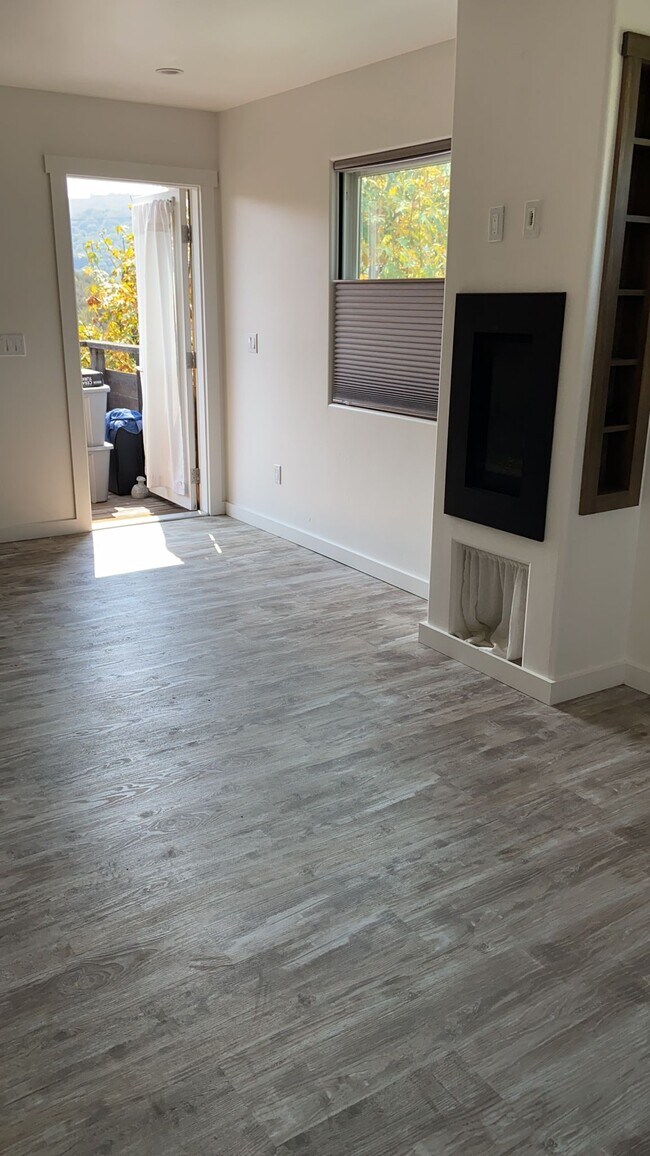 Foto del edificio - 5913 Amend Rd