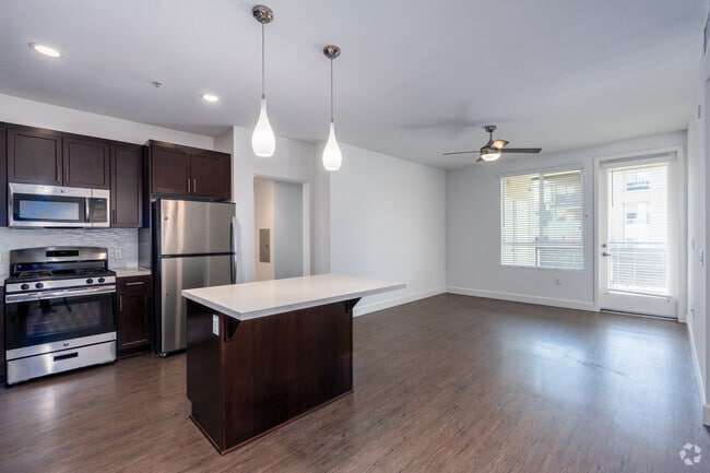 2BR, 2BA - 1,063SF - Living Room - Metro at Main