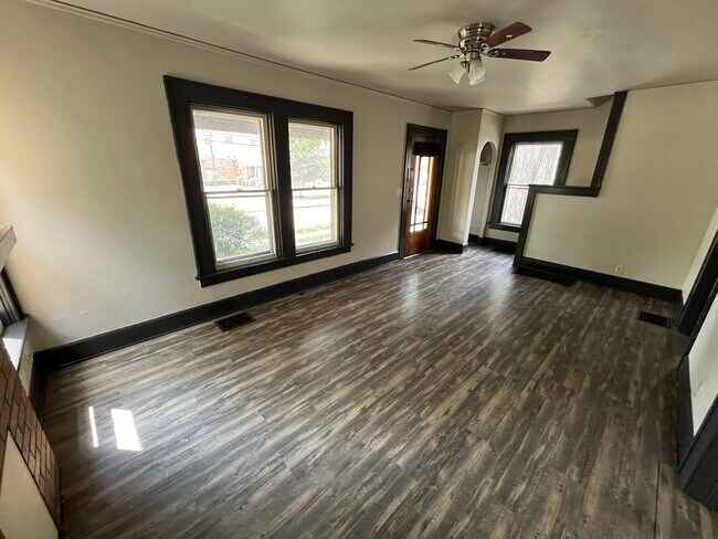 Front Entrance - 26 W Home St