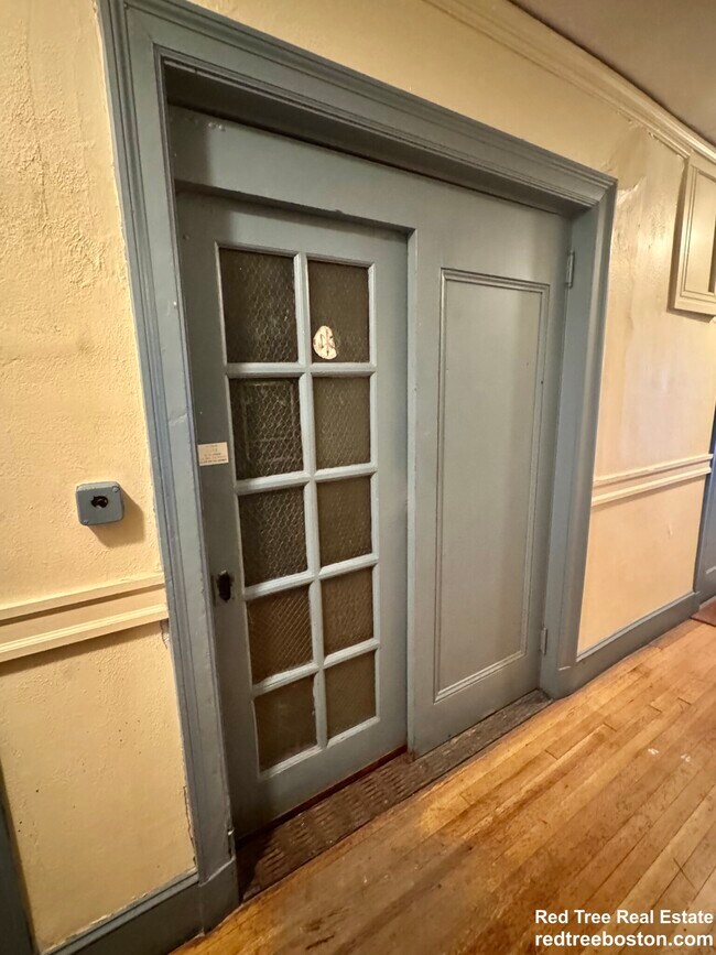 Foto del edificio - 1615 Commonwealth Ave