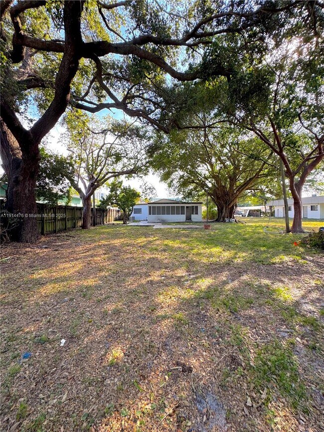 Foto del edificio - 2225 Taylor St