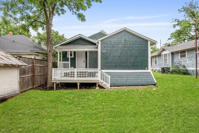 Foto del edificio - Charming 3 Bed / 2 Bath Single-Family Home with Detached 2-Car Garage in Temple ISD