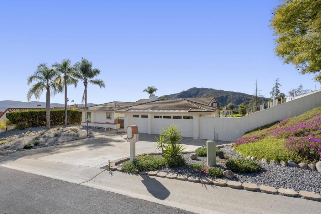 Foto principal - 3515 Lomas Serenas Dr
