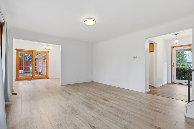 Foto del edificio - 6382 Houghten Dr