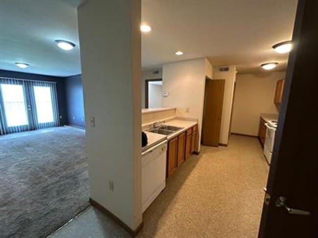 Interior Photo - 1407 S State St