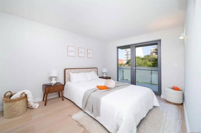 Foto del edificio - 13680-136-41 41st Ave