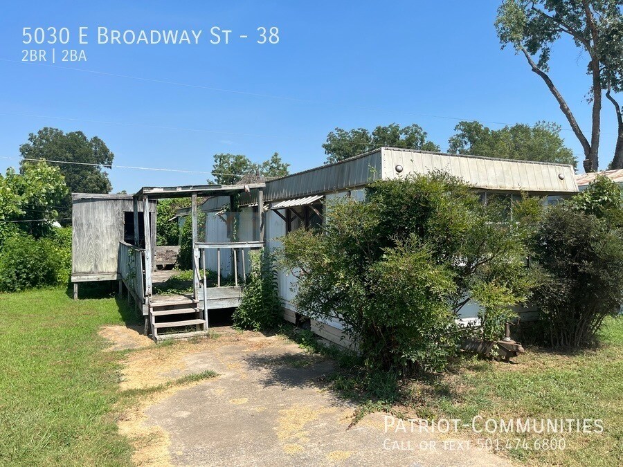 Foto principal - 5030 E Broadway St