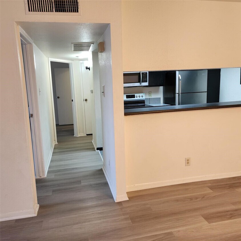 Foto principal - 2814 S Bartell Dr
