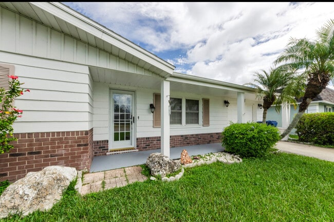 Big front yard (and back yard) for your family and fur babies! - 3931 Sail Dr