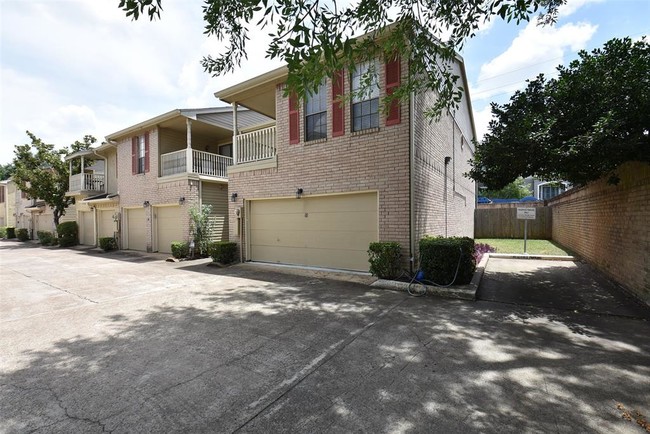 Foto del edificio - 7350 Kirby Dr