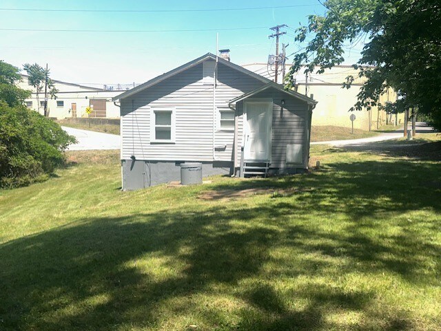 Foto del edificio - 472 Mayfield Rd