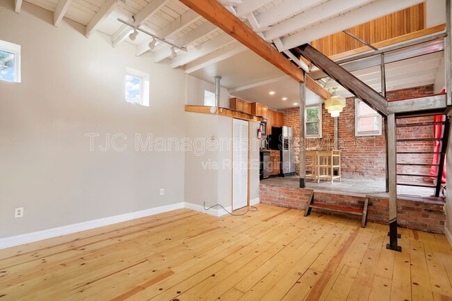 Building Photo - 1565 N Race St