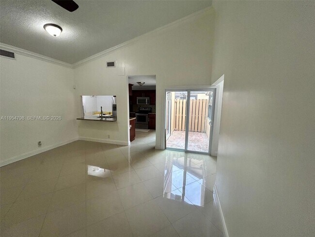 Foto del edificio - 9225 NW 49th Pl