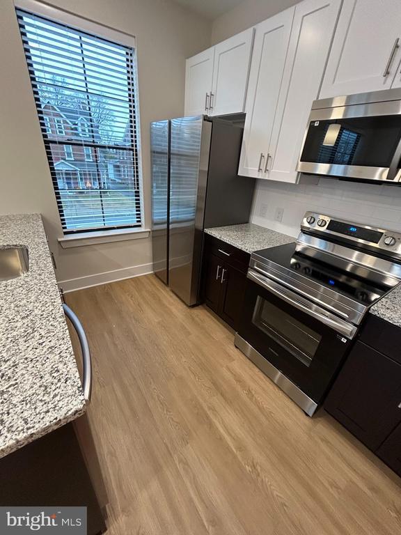 Building Photo - 624 Main St