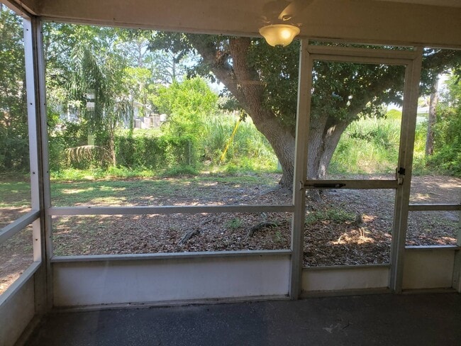 Foto del edificio - 3259 Country Hill Rd