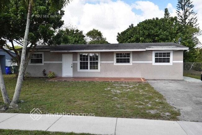 Building Photo - 427 SW 65th Ave