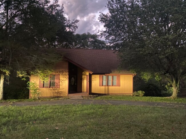 Building Photo - 5023 Lake Forest Dr