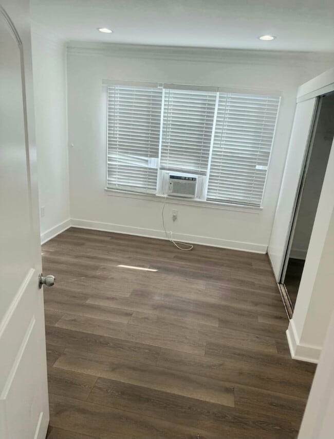 Foto del edificio - 2231 Ellendale Pl